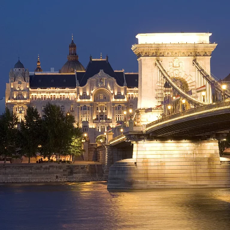 chain bridge budapest